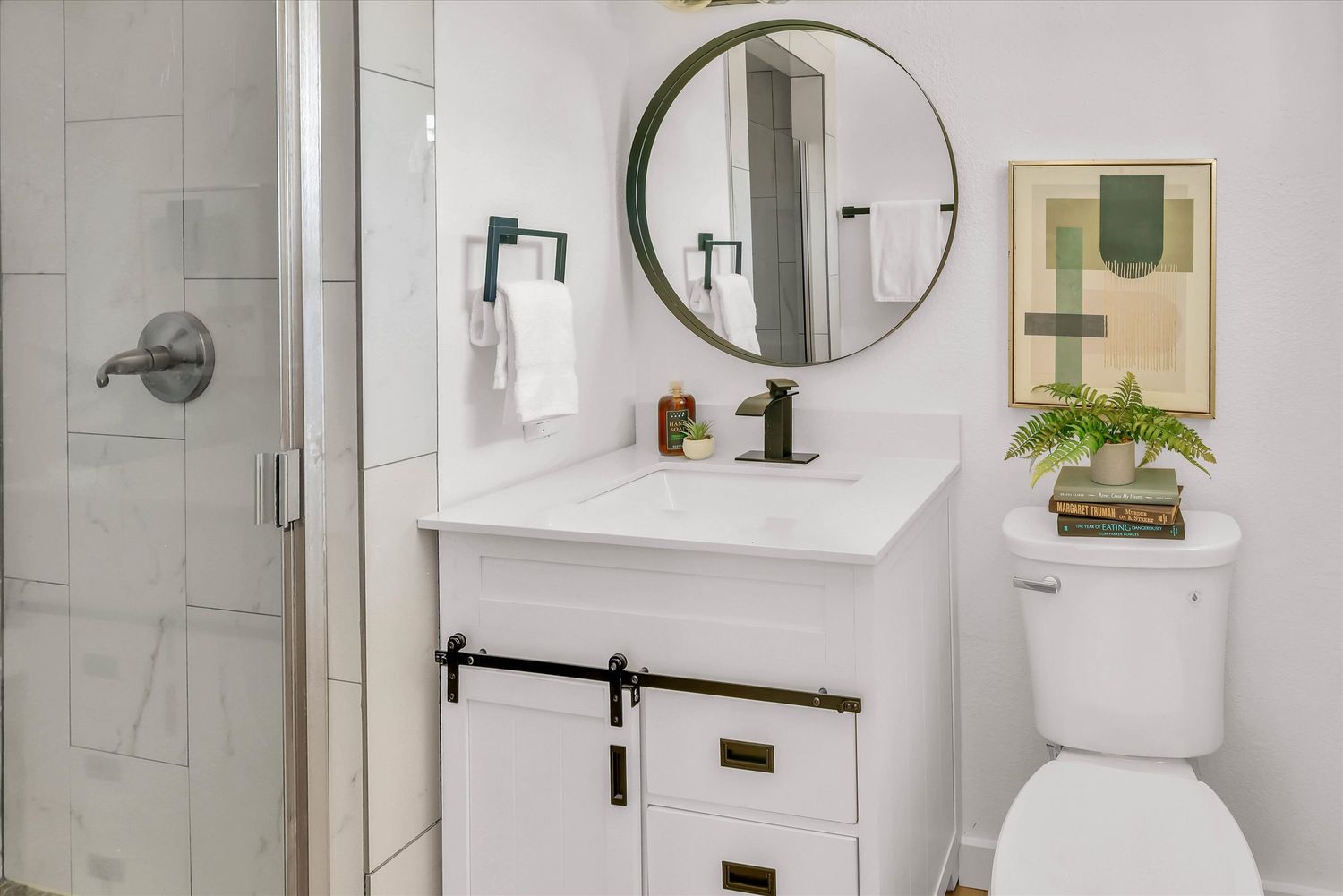 Primary bath with double vanity, quartz counter, and tub shower
